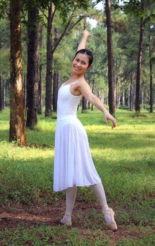 Weehawken ballet instructor demonstrating a full-body ballet position